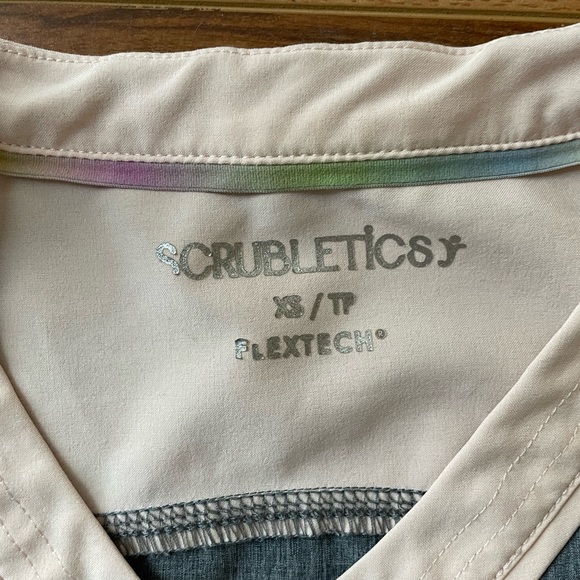 Scrubletics - Gray and Pink Scrub Top - Picture 6 of 6